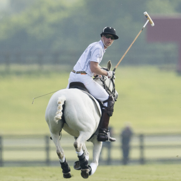 Le prince William lors de l'Audi Polo Challenge à Ascot le 28 mai 2016, qu'il disputait avec son frère le prince Harry au profit des associations Tusk Trust et Sentebale qu'ils soutiennent.