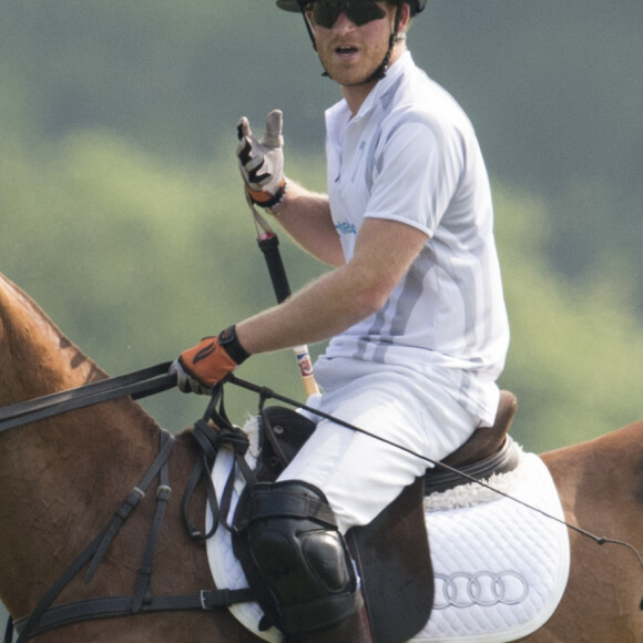 Le prince Harry lors de l'Audi Polo Challenge à Ascot le 28 mai 2016, qu'il disputait avec son frère le prince William au profit des associations Tusk Trust et Sentebale qu'ils soutiennent.