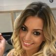 Mélanie des "Anges 8" souriante et décolletée sur Snapchat, le 12 mai 2016