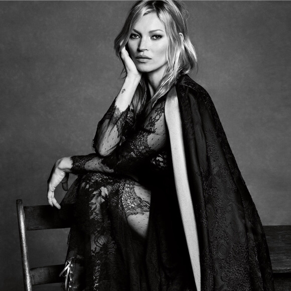 Kate Moss est la nouvelle égérie de la campagne de pub du designer italien Alberta Ferretti pour sa collection automne-hiver 2016. Londres, le 30 mai 2016.