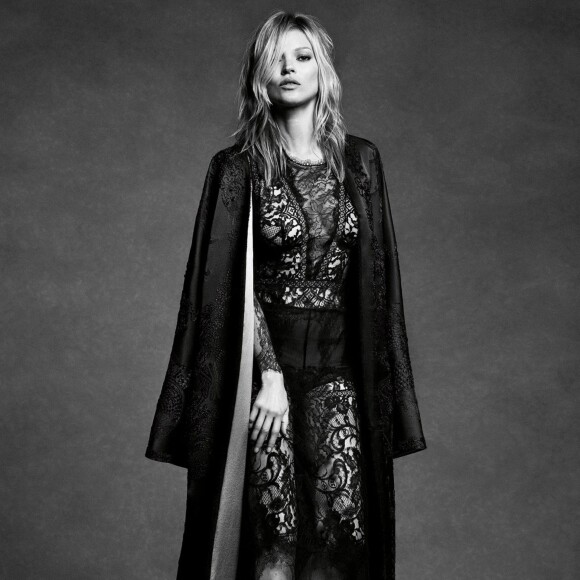 Kate Moss est la nouvelle égérie de la campagne de pub du designer italien Alberta Ferretti pour sa collection automne-hiver 2016. Londres, le 30 mai 2016.