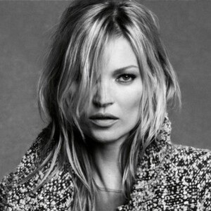 Kate Moss est la nouvelle égérie de la campagne de pub du designer italien Alberta Ferretti pour sa collection automne-hiver 2016. Londres, le 30 mai 2016.