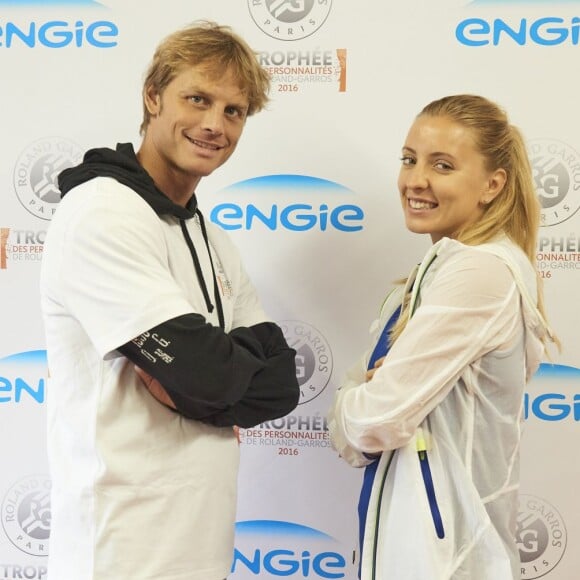 Arnaud Lemaire et Marina lors de la première journée du Trophée des Personnalités de Roland-Garros 2016, mercredi 1er juin 2016.