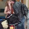 AnnaLynne McCord et Dominic Purcell à l'aéroport de Vancouver le 9 avril 2012