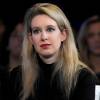 Elizabeth Holmes, aux côtés de Bill Clinton lors d'une conférence organisée à New York le 29 septembre 2015