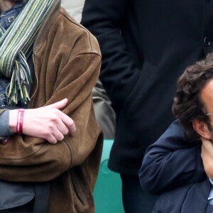 Laurie Cholewa et son nouveau compagnon dans les tribunes des internationaux de France de Roland Garros à Paris le 4 juin 2016. © Moreau - Jacovides / Bestimage