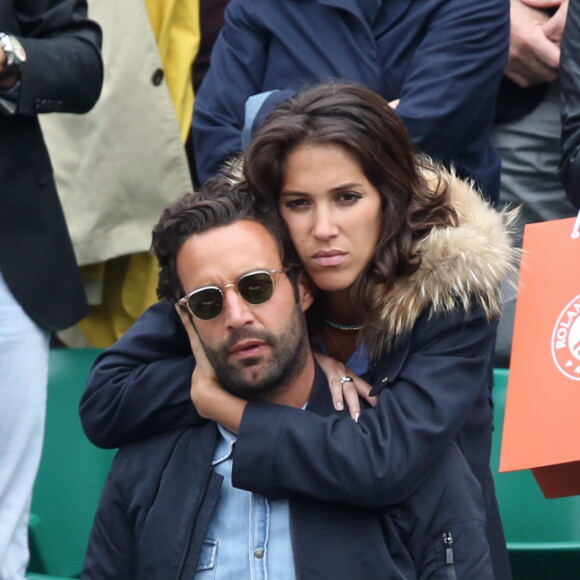Laurie Cholewa et son nouveau compagnon dans les tribunes des internationaux de France de Roland Garros à Paris le 4 juin 2016. © Moreau - Jacovides / Bestimage
