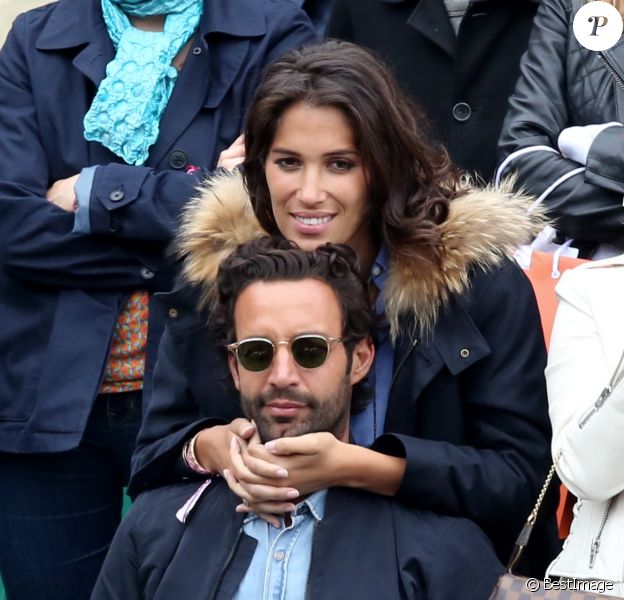 Laurie Cholewa et son nouveau compagnon : pause tendresse dans les tribunes des internationaux de France de Roland Garros à Paris le 4 juin 2016. © Moreau - Jacovides / Bestimage