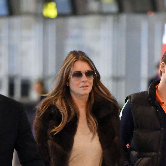 Liz (Elizabeth) Hurley et son fils Damian Charles sont à l'aéroport de Marbella, le 18 février 2016.
