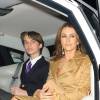 Elizabeth Hurley (Liz Hurley) et son fils Damian quittent la première de la série "The Royals" à Londres le 24 mars 2015.