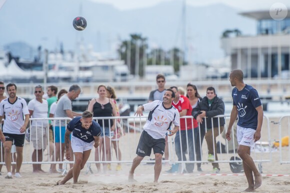 Ludovic Giuly, Mickaël Cerielo lors du match de gala du 2e Beach Soccer à Cannes au profit de l'association Sourire et Partage, sur la plage Macé le 1er juin 2016