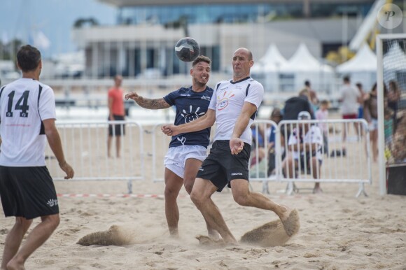 Mickaël Cerielo, Jan Koller lors du match de gala du 2e Beach Soccer à Cannes au profit de l'association Sourire et Partage, sur la plage Macé le 1er juin 2016