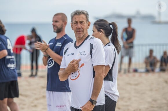 François Feldman lors du match de gala du 2e Beach Soccer à Cannes au profit de l'association Sourire et Partage, sur la plage Macé le 1er juin 2016