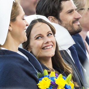 La princesse Madeleine, la princesse Sofia et le prince Carl Philip de Suède lors des festivités traditionnelles à Skansen, Stockholm, le 6 juin 2016 pour la Fête nationale.