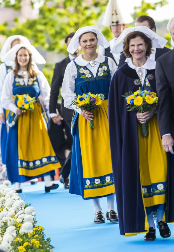 La reine Silvia de Suède, suivie par la princesse Victoria, la princesse Sofia et la princesse Madeleine lors des célébrations à Skansen (Stockholm) de la Fête nationale le 6 juin 2016.