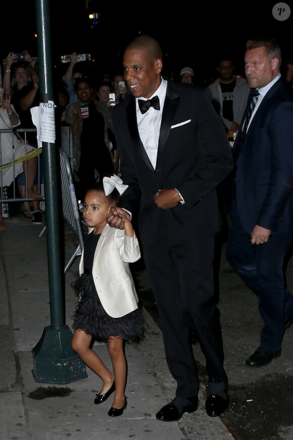 Blue Ivy et Jay Z arrivent à l'Hammerstein Ballroom pour assister aux CFDA Fashion Awards 2016. New York, le 6 juin 2016.
