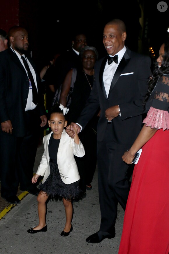 Blue Ivy et Jay Z arrivent à l'Hammerstein Ballroom pour assister aux CFDA Fashion Awards 2016. New York, le 6 juin 2016.