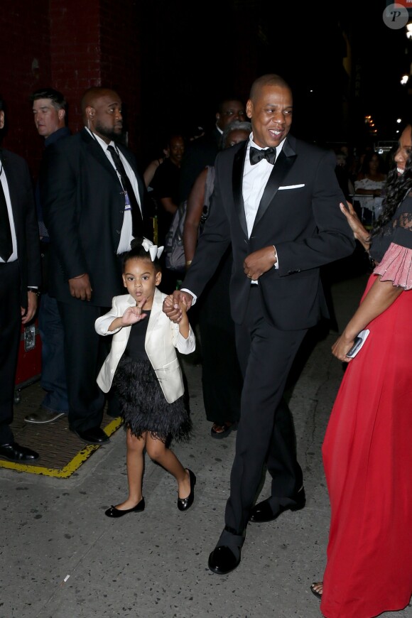 Blue Ivy et Jay Z arrivent à l'Hammerstein Ballroom pour assister aux CFDA Fashion Awards 2016. New York, le 6 juin 2016.