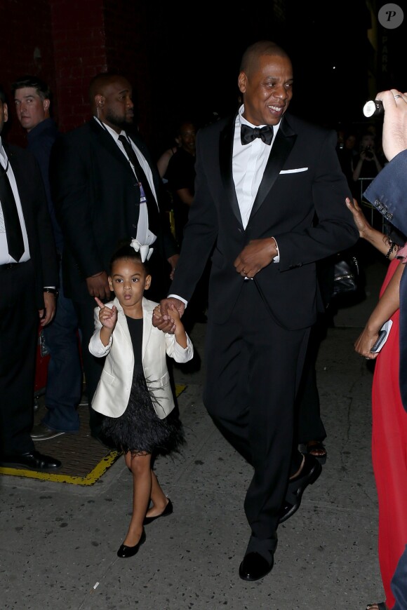 Blue Ivy et Jay Z arrivent à l'Hammerstein Ballroom pour assister aux CFDA Fashion Awards 2016. New York, le 6 juin 2016.