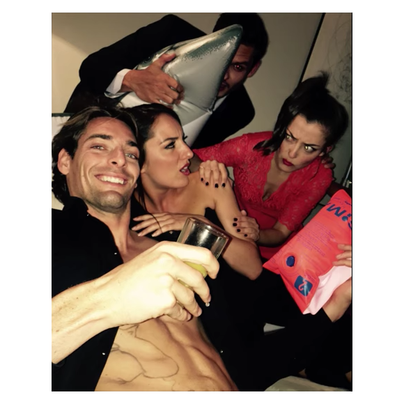 Florent Manaudou et Camille Lacourt dans #TOUTVABIEN, vidéo parodique réalisée par Laurent Junca et Dominique Perrin, qui fait référence à leur campagne Andros.