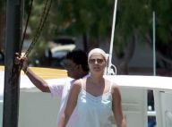 REPORTAGE PHOTOS : Sous les yeux de son amoureux, la charmante Madeleine de Suède en mini-short attire les gros poissons !