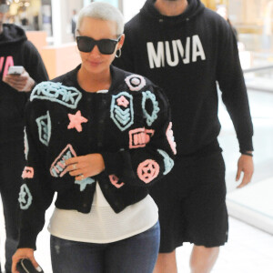 Amber Rose en pleine séance de shopping à Los Angeles Le 06 mai 2016