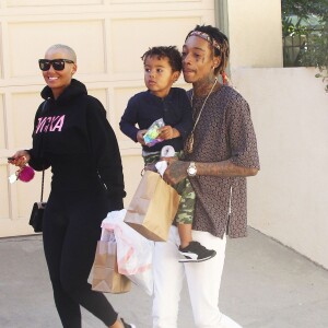 Amber Rose et son mari Wiz Khalifa emmènent leur fils Sebastian jouer au parc à Los Angeles, le 16 décembre 2015