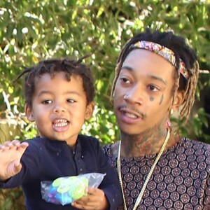 Amber Rose et son mari Wiz Khalifa emmènent leur fils Sebastian jouer au parc à Los Angeles, le 16 décembre 2015