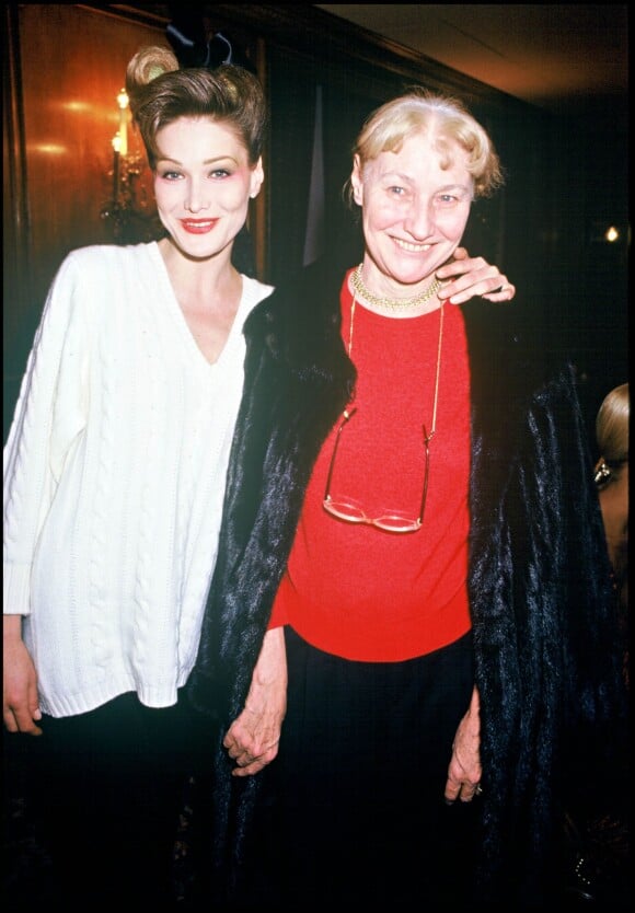 CARLA BRUNI ET SA MERE MARISA BORINI " COLLECTION HAUTE COUTURE - PRINTEMPS ETE 1994"