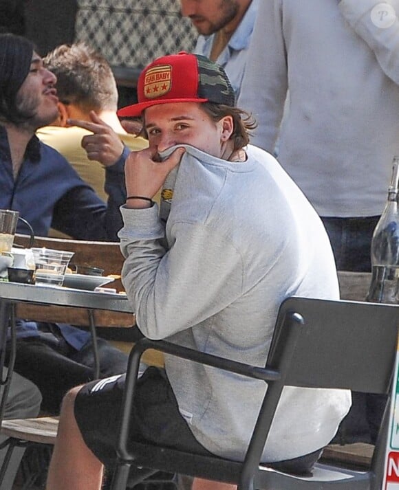 Chloë Grace Moretz déjeune avec son petit ami Brooklyn Beckham à Los Angeles, le 21 mai 2016