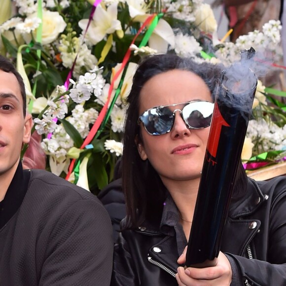 Grégoire Lyonnet et sa compagne Alizée - La troupe de Danse avec les Stars participe à la 4ème bataille de Fleurs dans le cadre du Carnaval 2016 à Nice le 24 février 2016. © Bruno Bebert/Bestimage