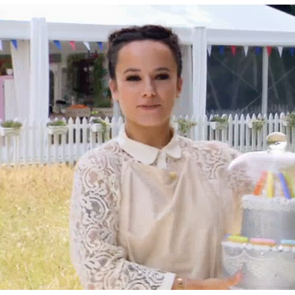 Alizée gagnante du concours "Le Meilleur pâtissier" spécial célébrités sur M6. Le 8 juin 2016.