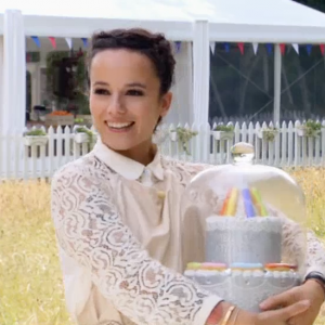 Alizée gagnante du concours "Le Meilleur pâtissier" spécial célébrités sur M6. Le 8 juin 2016.