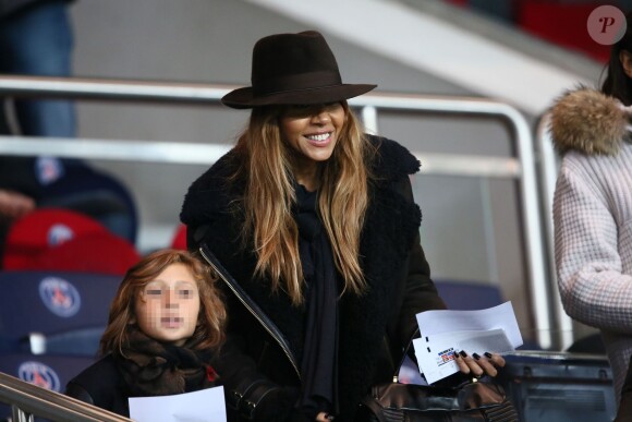 Cathy Guetta et son fils Tim Elvis lors du match PSG-APOEL Nicosie à Paris le 5 novembre 2014.