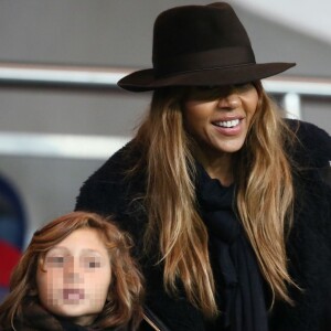 Cathy Guetta et son fils Tim Elvis lors du match PSG-APOEL Nicosie à Paris le 5 novembre 2014.