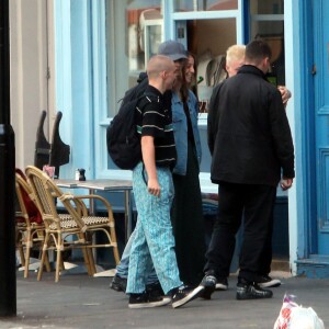 Rocco Ritchie, le fils Madonna retrouve des amis à Londres, le 8 juin 2016.