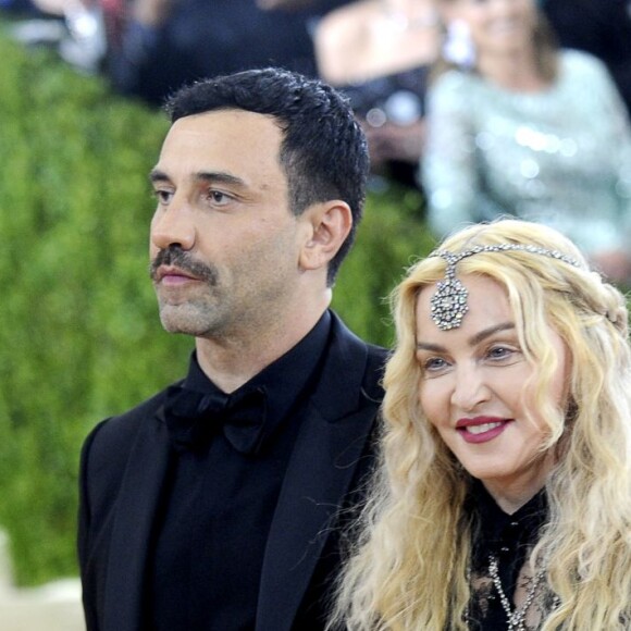 Riccardo Tisci et la chanteuse Madonna à la Soirée Costume Institute Benefit Gala 2016 (Met Ball) sur le thème de "Manus x Machina" au Metropolitan Museum of Art à New York, le 2 mai 2016. © Future-Image via ZUMA Wire/Bestimage