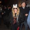 Exclusif - Madonna, de bonne humeur, et son fils Rocco Ritchie arrivent au théâtre pour assister au spectacle "You Me Bum Bum Train" à Londres. Le 16 avril 2016