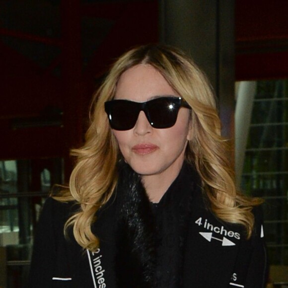 La chanteuse Madonna à son arrivée à l'aéroport Heathrow de Londres, le 7 avril 2016. © CPA/Bestimage