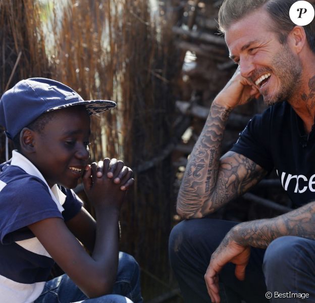 David Beckham, ambassadeur de bonne volonté de l'UNICEF rend visite à des enfants séropositifs au Swaziland en Afrique du Sud le 7 juin 2016.
