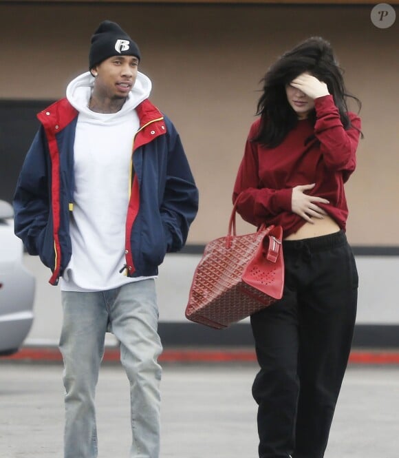 Exclusif - Kylie Jenner et son compagnon Tyga sortent du restaurant Jerry's Deli à Woodland Hills. Le 30 janvier 2016