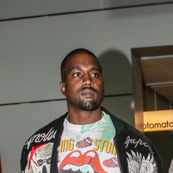 Kim Kardashian et son mari Kanye West arrivent à l'aéroport de Roissy-Charles-de-Gaulle, puis vont déjeuner au restaurant "L'Avenue" à Paris, le 13 juin 2016.