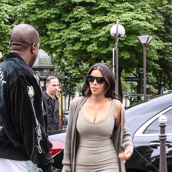 Kim Kardashian et son mari Kanye West arrivent à l'aéroport de Roissy-Charles-de-Gaulle, puis vont déjeuner au restaurant "L'Avenue" à Paris, le 13 juin 2016.