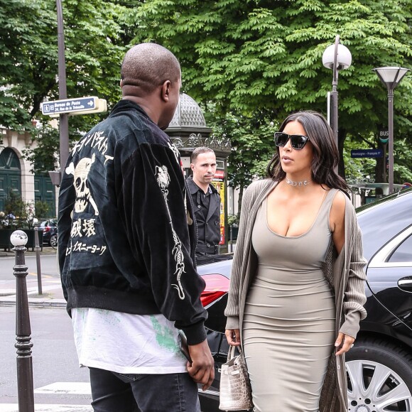 Kim Kardashian et son mari Kanye West arrivent à l'aéroport de Roissy-Charles-de-Gaulle, puis vont déjeuner au restaurant "L'Avenue" à Paris, le 13 juin 2016.