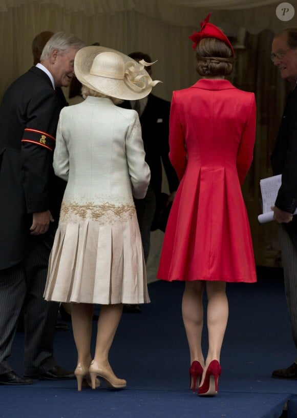 Kate Middleton, duchesse de Cambridge, et Camilla Parker Bowles, duchesse de Cornouailles, lors de leur arrivée à la chapelle Saint George au château de Windsor pour les cérémonies de l'Ordre de la Jarretière, le 13 juin 2016.