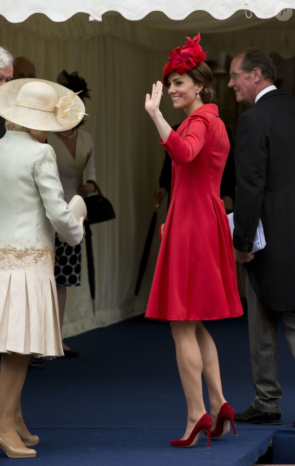 Kate Middleton, duchesse de Cambridge, et Camilla Parker Bowles, duchesse de Cornouailles, lors de leur arrivée à la chapelle Saint George au château de Windsor pour les cérémonies de l'Ordre de la Jarretière, le 13 juin 2016.