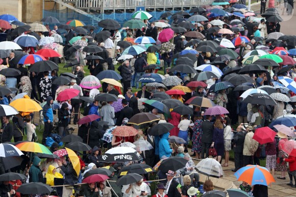 La procession de la famille royale britannique en carrosse découvert pour les cérémonies annuelles de l'Ordre de la Jarretière a été annulée en raison de la pluie, le 13 juin 2016 au château de Windsor, et c'est en voiture que ses membres ont fait leur arrivée.
Illustration - La famille royale d'Angleterre à son arrivée à la cérémonie annuelle "Order of the Garter" à la chapelle St George au château de Windsor. Le 13 juin 2016 Queen Elizabeth II and the Duke of Edinburgh arrive for the annual Order of the Garter Service at St George's Chapel, Windsor Castle.13/06/2016 - Windsor