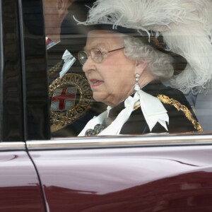 La reine Elizabeth II et le duc d'Edimbourg arrivent à la chapelle Saint George au château de Windsor pour les cérémonies de l'Ordre de la Jarretière, le 13 juin 2016