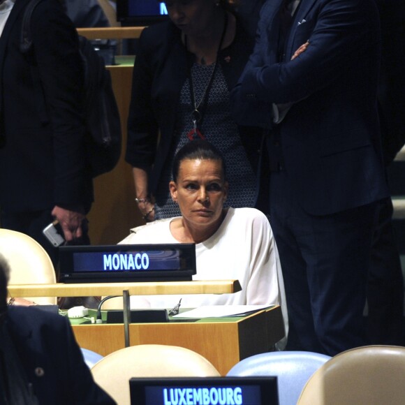 La princesse Stéphanie de Monaco s'exprime devant les Nations unies à New York le 8 juin 2016 sur le thème de l'éradication du VIH/SIDA à l'horizon 2030. © Future-Image via ZUMA Press / Bestimage