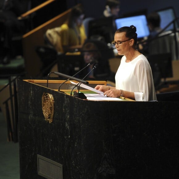 La princesse Stéphanie de Monaco s'exprime devant les Nations unies à New York le 8 juin 2016 sur le thème de l'éradication du VIH/SIDA à l'horizon 2030. © Future-Image via ZUMA Press / Bestimage